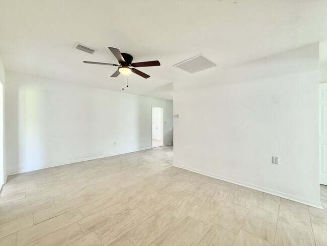 Building Photo - 2125 Mark Ave