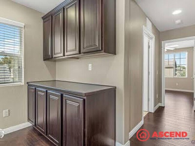 Building Photo - Stunning 4 bedroom Home In Gated Community!