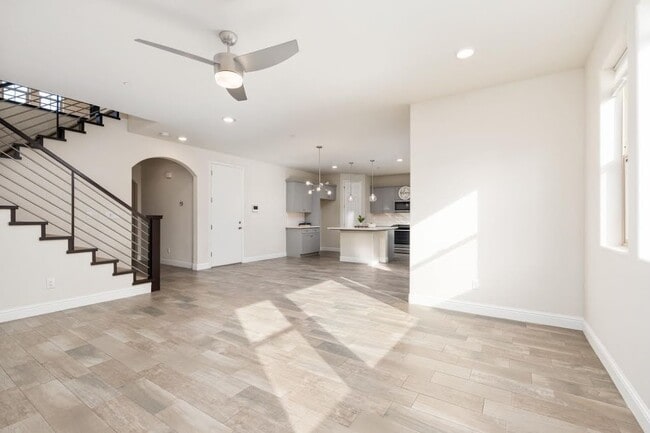 Building Photo - 1383 E Via Azzurra Way