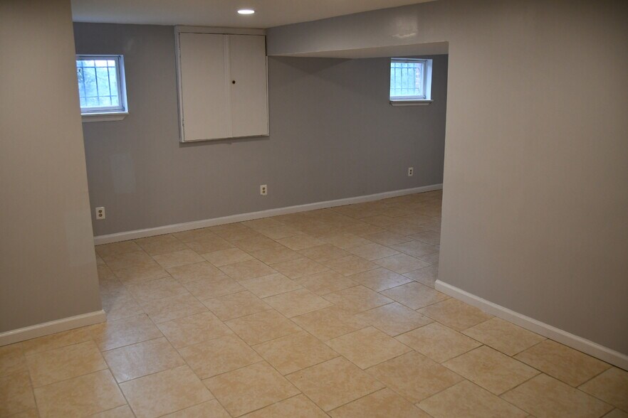 Building Photo - 6943 Nashville Rd