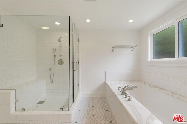 Building Photo - 1324 El Hito Cir