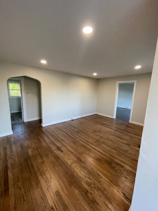 Building Photo - 1315 W Commerce St