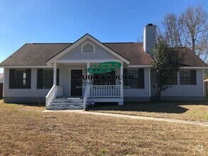 Building Photo - LARGE FENCED YARD IN POOLER!