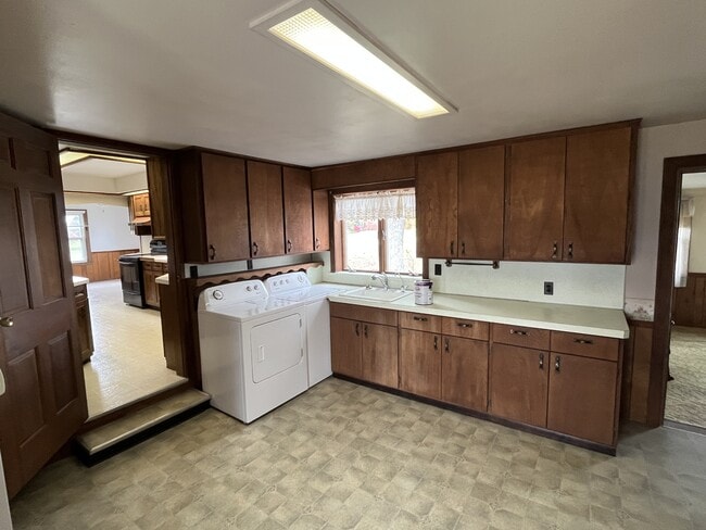 Building Photo - 7555 Finzel Rd