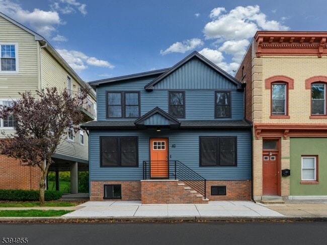 Primary Photo - 42 Church St