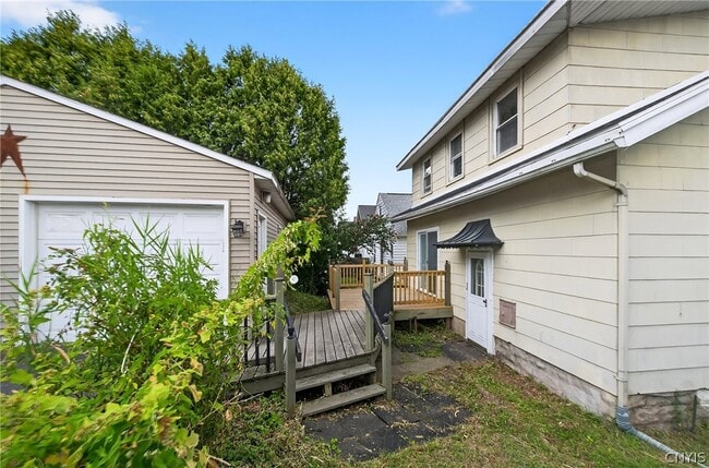 Building Photo - 111 Maplehurst Ave