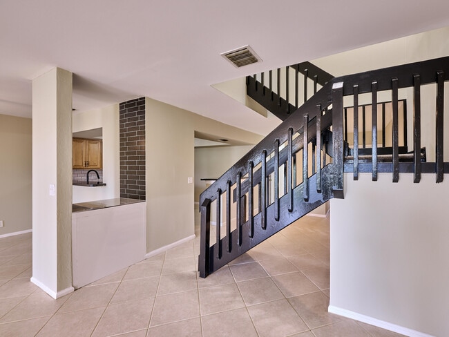 Building Photo - 6040 Glendale Dr