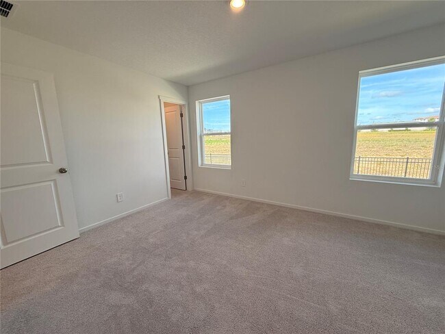 Building Photo - 874 Lynx St