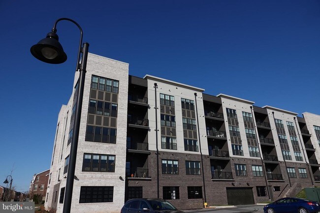 Building Photo - 210 Decoverly Dr