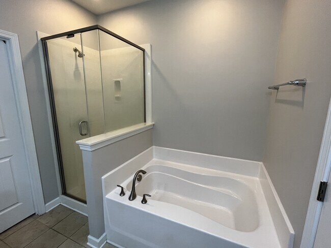 Building Photo - 5661 Tipperlinn Way