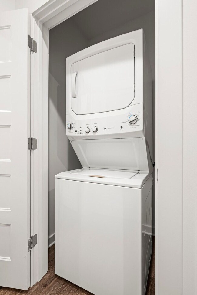 Building Photo - 2048 Bolton Dr NW