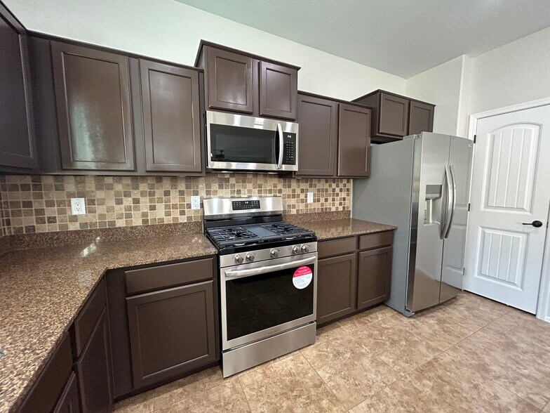 Building Photo - 4123 E Cherry Hills Dr