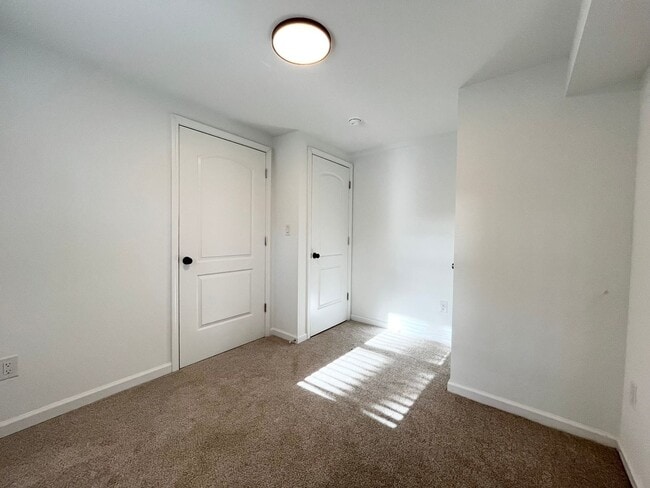 Building Photo - Modern 2BD*, 2BA with 3rd Bonus Room Near Downtown Durham with Assigned Off-Street Parking and Ba...