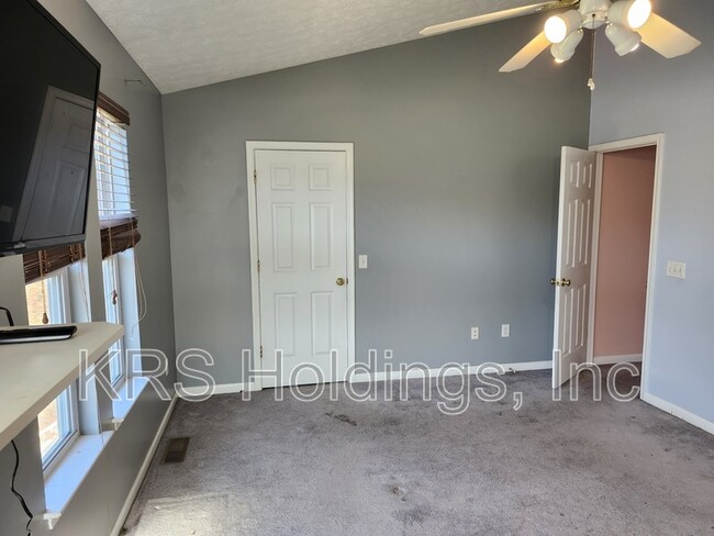 Building Photo - 1210 Victorian Village Dr