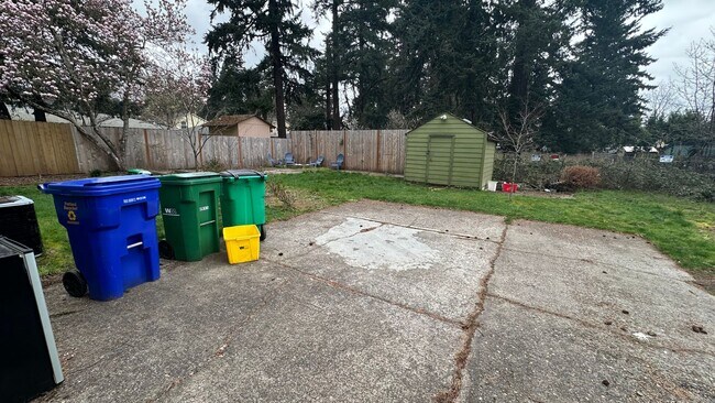 Building Photo - Portland Original Bungalow! Hardwoods, Lar...