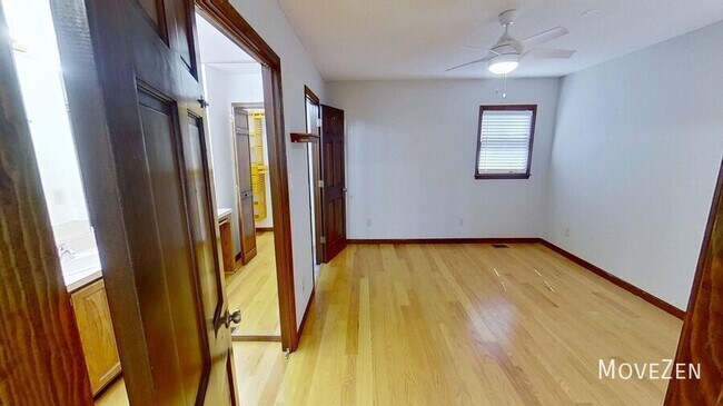 Building Photo - 4711 Highview Pl