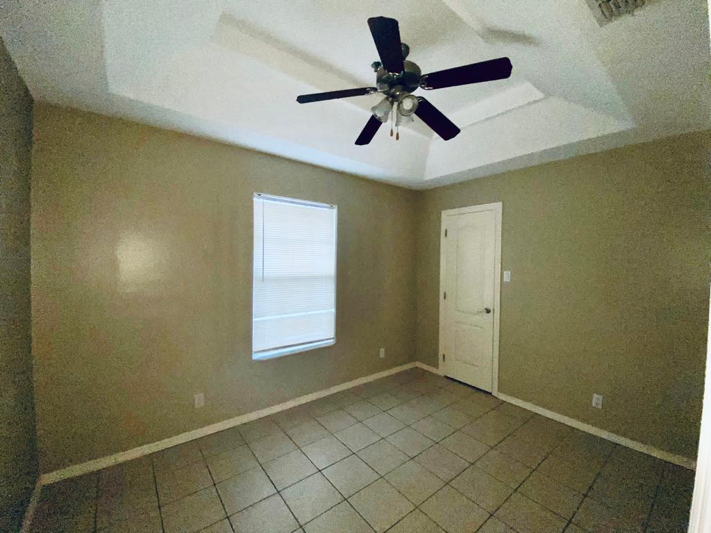 Building Photo - 1013 E Westway Ave