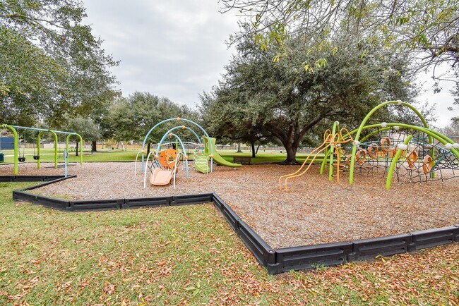 Building Photo - 16823 Cobble Ridge Dr