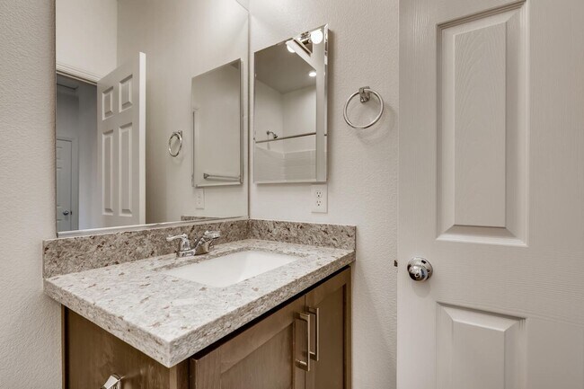 Building Photo - 2020-Built 3 Bedroom Beauty in the Heart of Henderson!