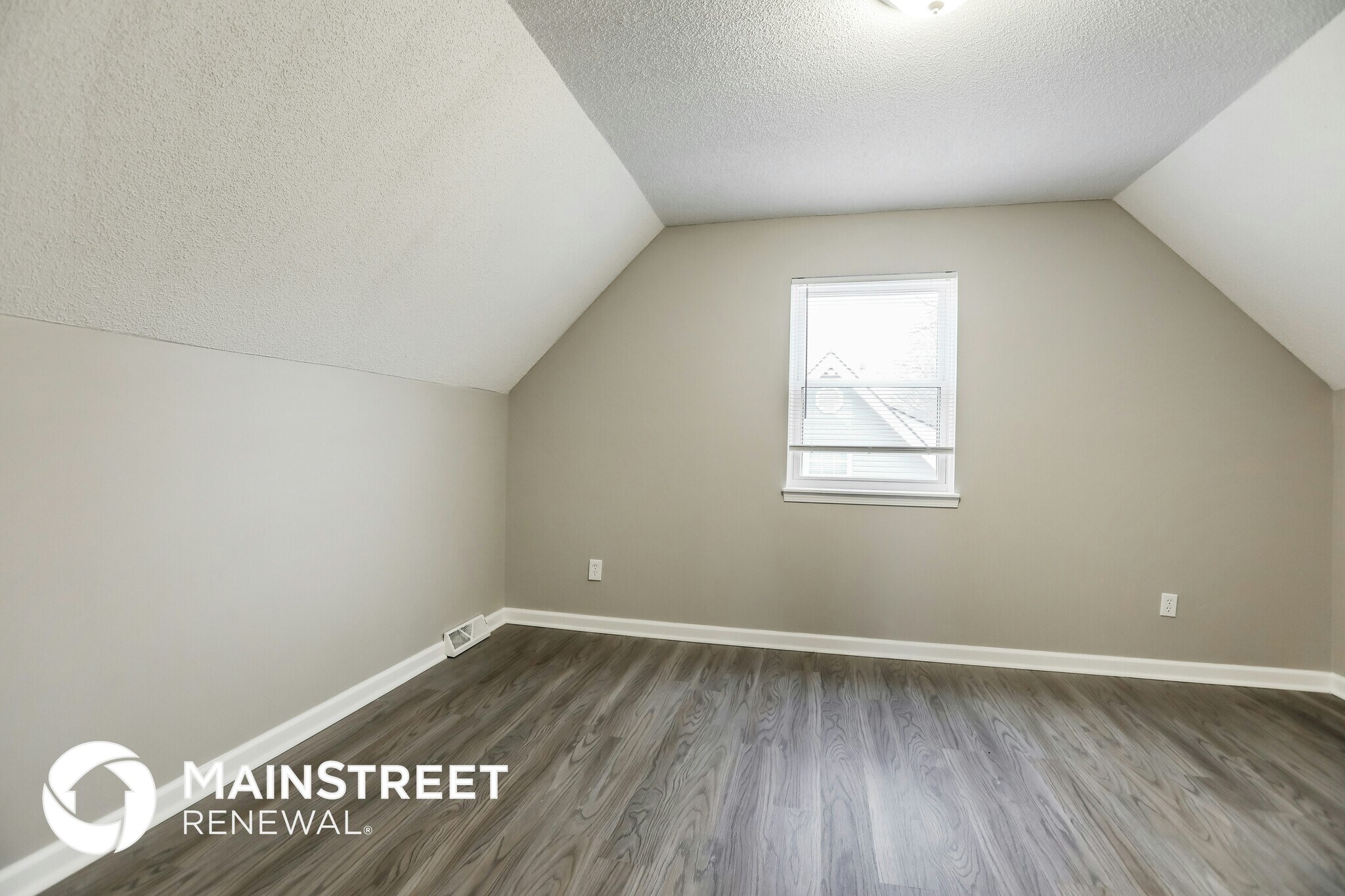 Building Photo - 11520 N Walnut St