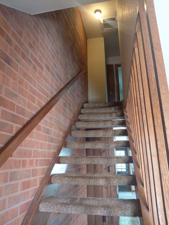 Building Photo - 2111 Chatalet Ln