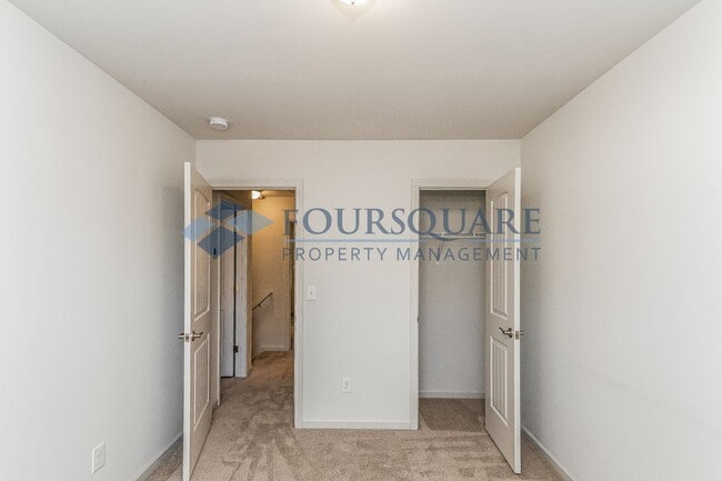 Building Photo - Spacious 3-Bed / 2.5-Bath Townhome with Open Floor Plan & Assigned Parking – Convenient to Downto...