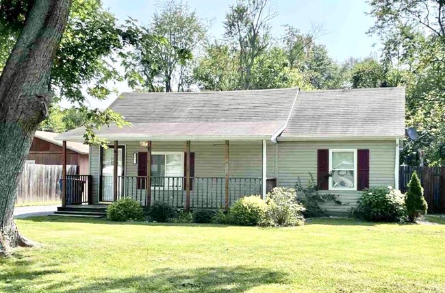 Primary Photo - Charming 3-Bedroom, 1.5-Bath Home with Pri...