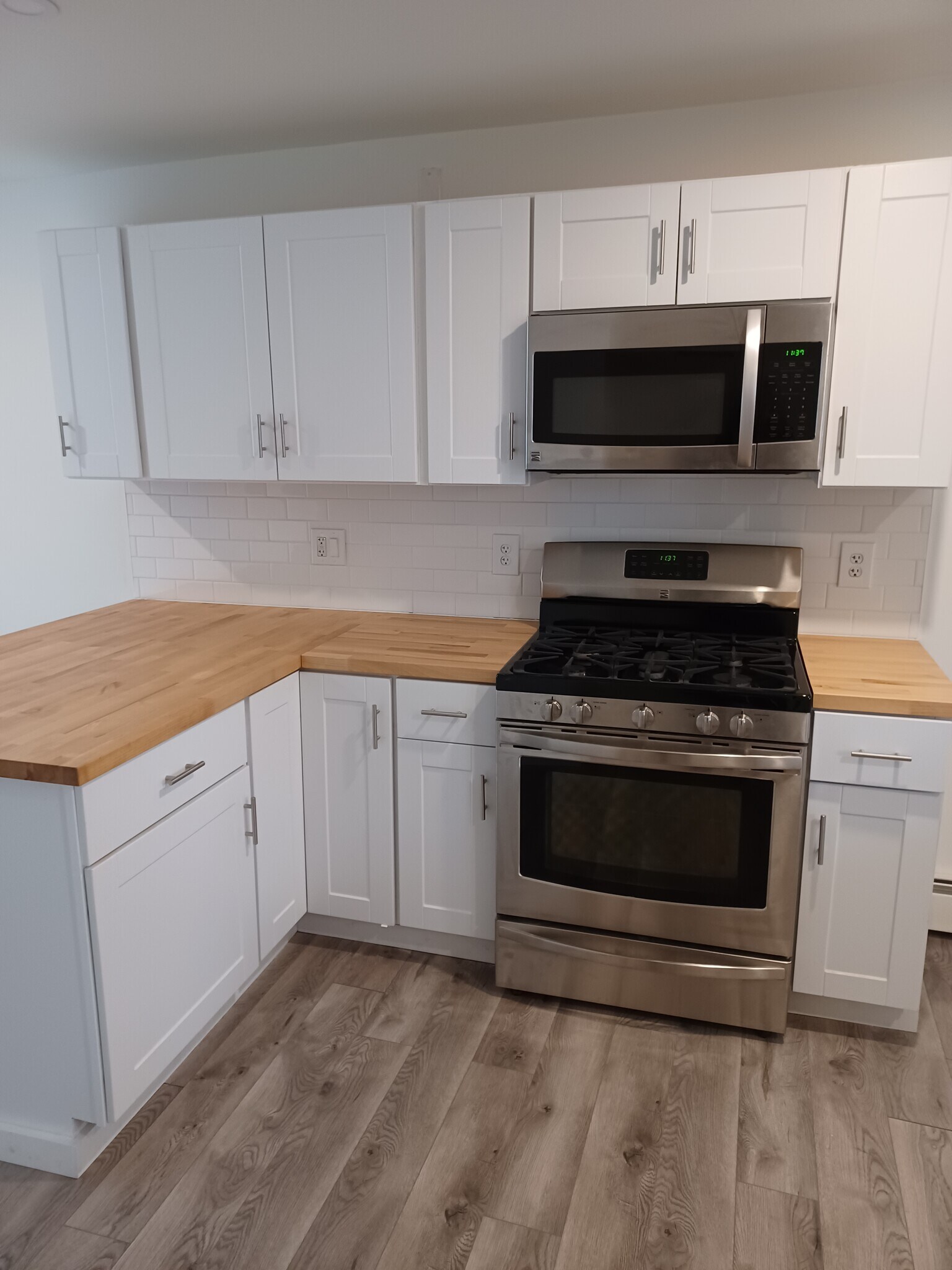 kit with stove - 21 2nd Ave