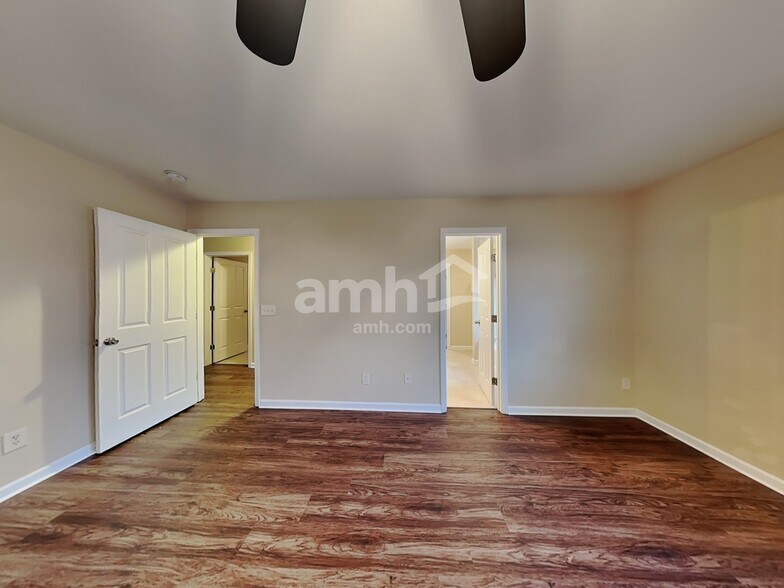 Building Photo - 1001 Collington Dr