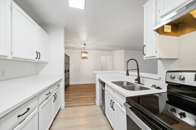 Building Photo - 10733 Braes Bend Dr