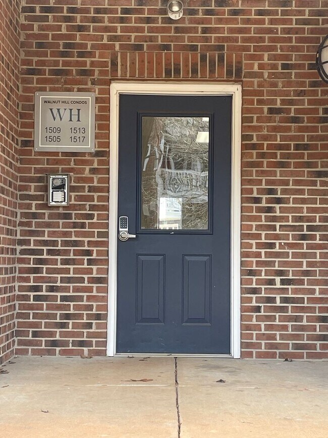 Building Photo - 1505 Walnut View Dr