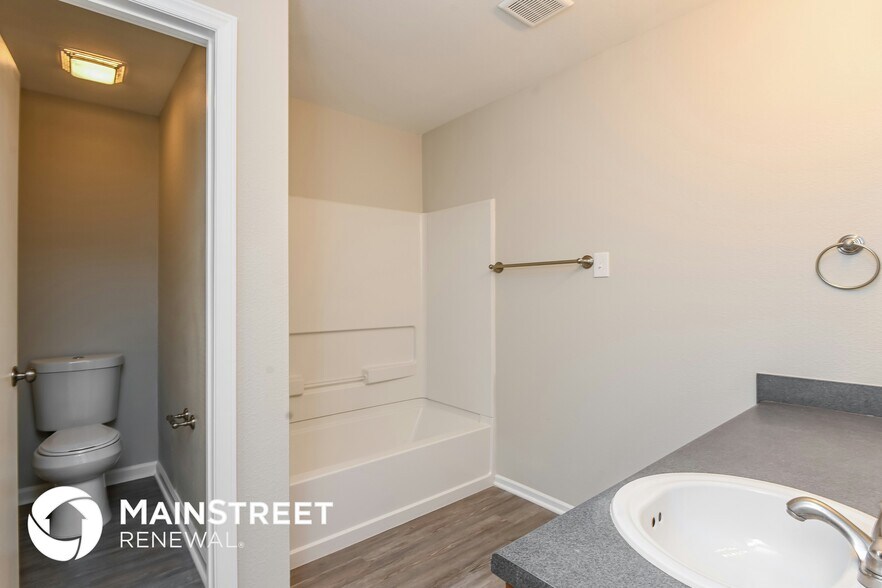 Building Photo - 700 Shellbark Dr