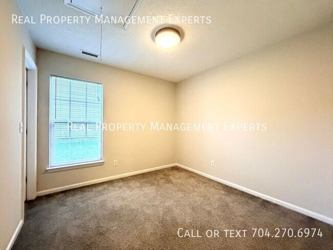 Building Photo - 112 Bosburg Dr