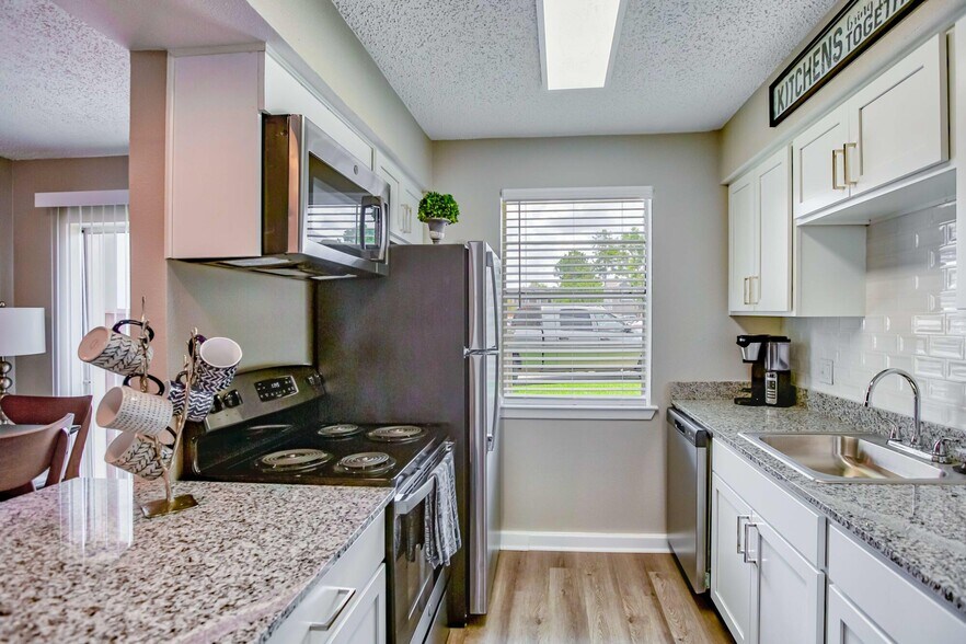 Cobblestone at Essen NEW UPGRADES! 5431 Essen Ln Baton Rouge LA