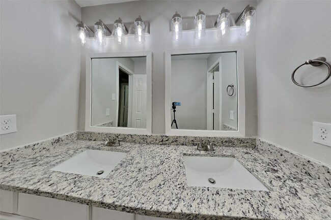 Building Photo - 20042 Arbor Creek Dr