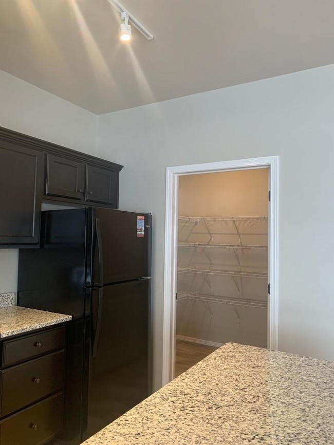Building Photo - 2 bedroom in Appleton WI 54913