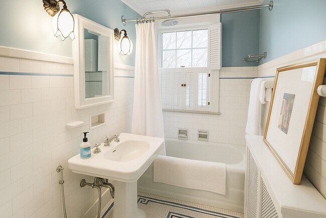 Building Photo - 177 Springfield St