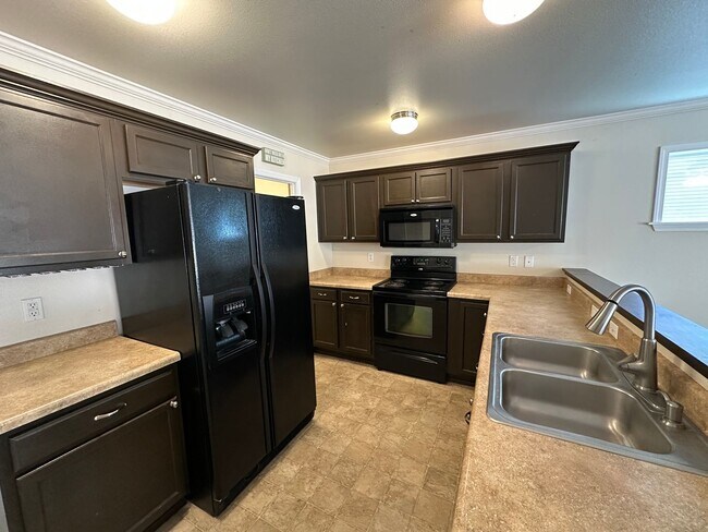Building Photo - 1645 Sinclair Dr