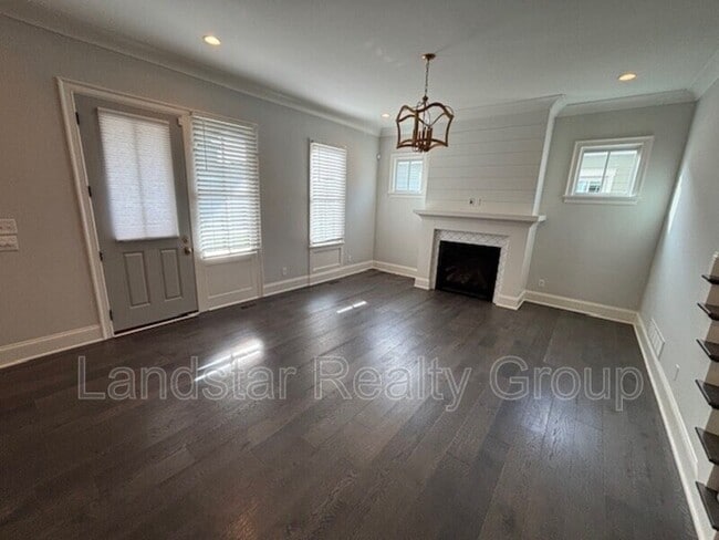 Building Photo - 6411 Moonseed St