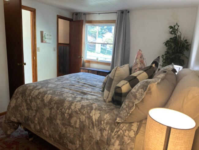 Building Photo - 2 John St