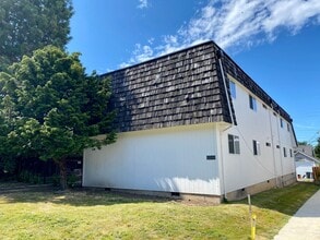 Building Photo - BF1211