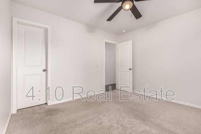Building Photo - 142 W Impala Dr