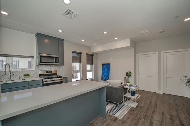 Building Photo - 4532 St Charles Pl