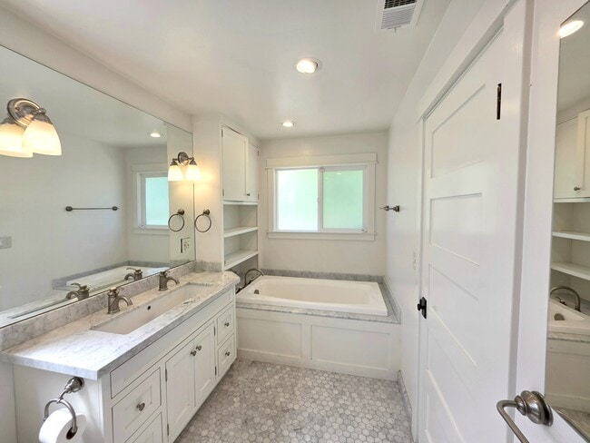 Building Photo - 3310 Manzana St