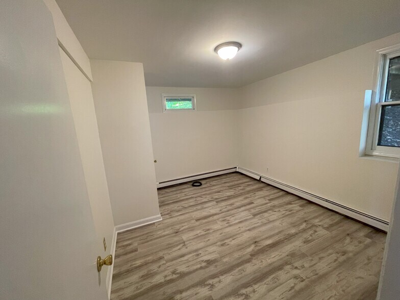 Building Photo - 136 Millard St
