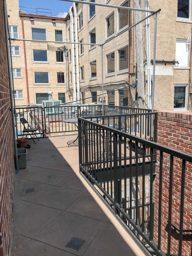 Building Photo - Upscale Luxury Downtown Apartment