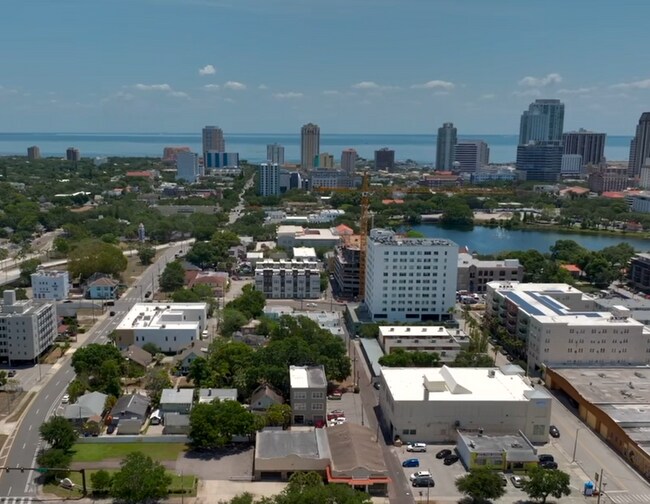 Building Photo - 330 Lang Ct N