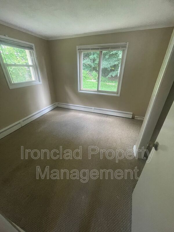 Building Photo - 5 Elizabeth Rd