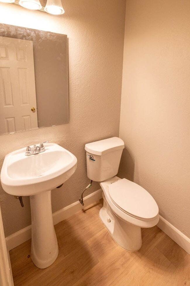 Building Photo - Spacious 4 bedroom home in Union City with...