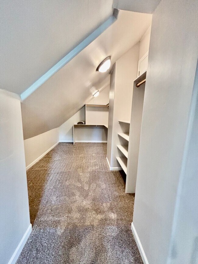 Building Photo - Beautiful 2100 sq ft Prescott home, 4 bed 2 bath with large upstairs loft on almost an acre of land!